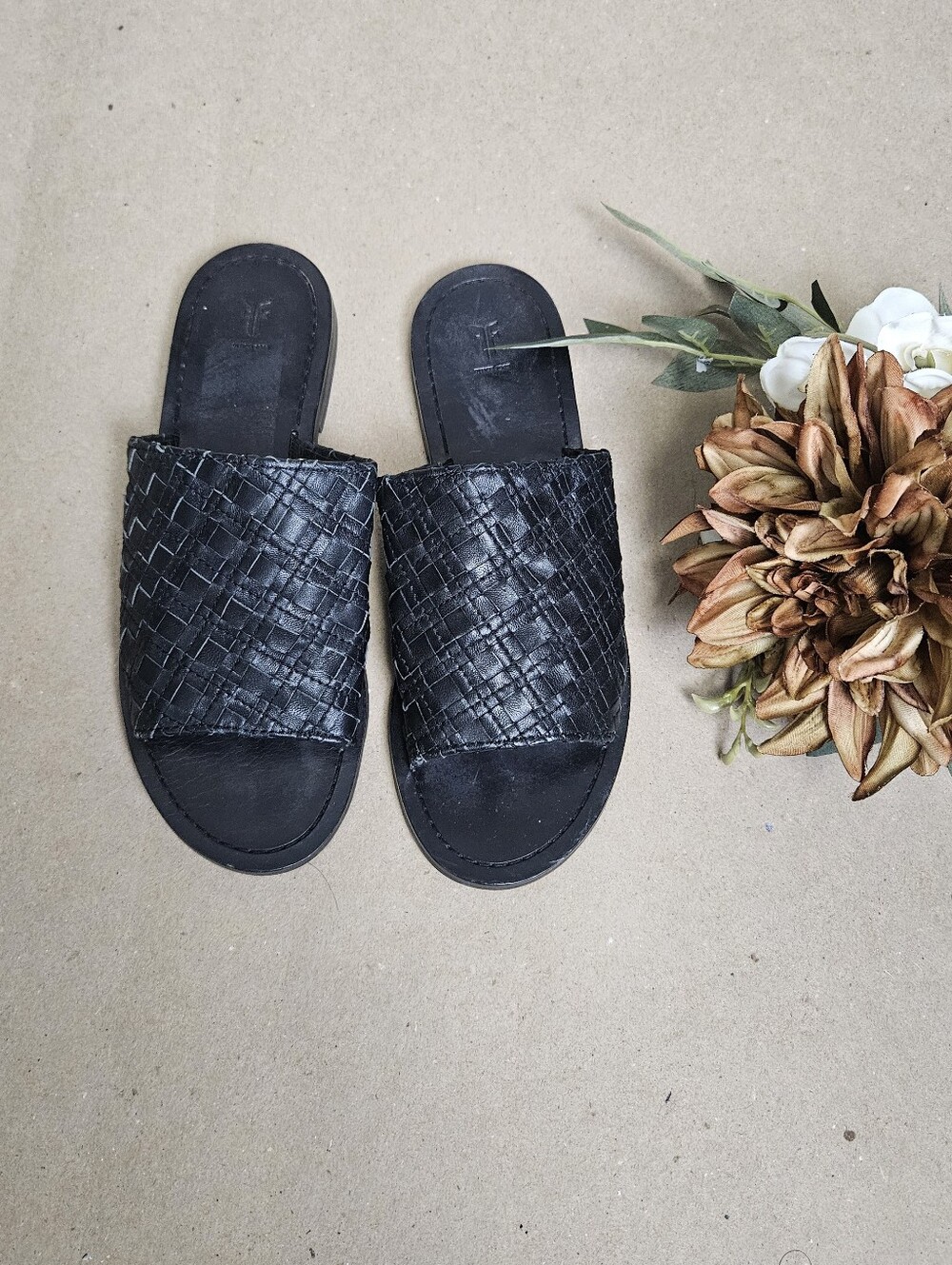FRYE Women's Robin Woven Leather Slide Open Toe Flat Sandals US 7 Black